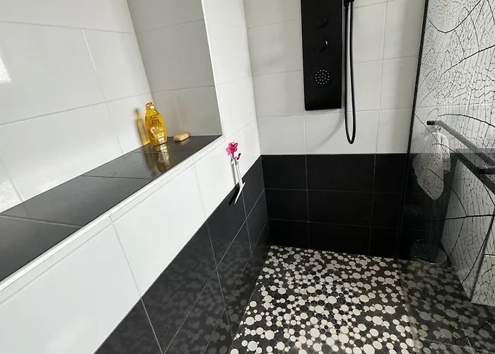 Maison - Piscine Privee - 6 Personnes - 20 Min Du Centre A Pied *